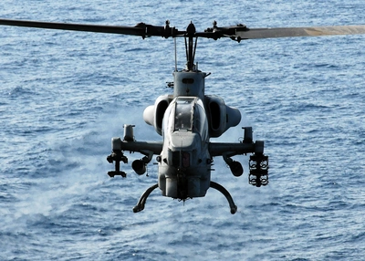 AH-1W超级眼镜蛇武装直升机壁纸