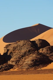 风沙的雕刻岩石沙漠旅游风景桌面
