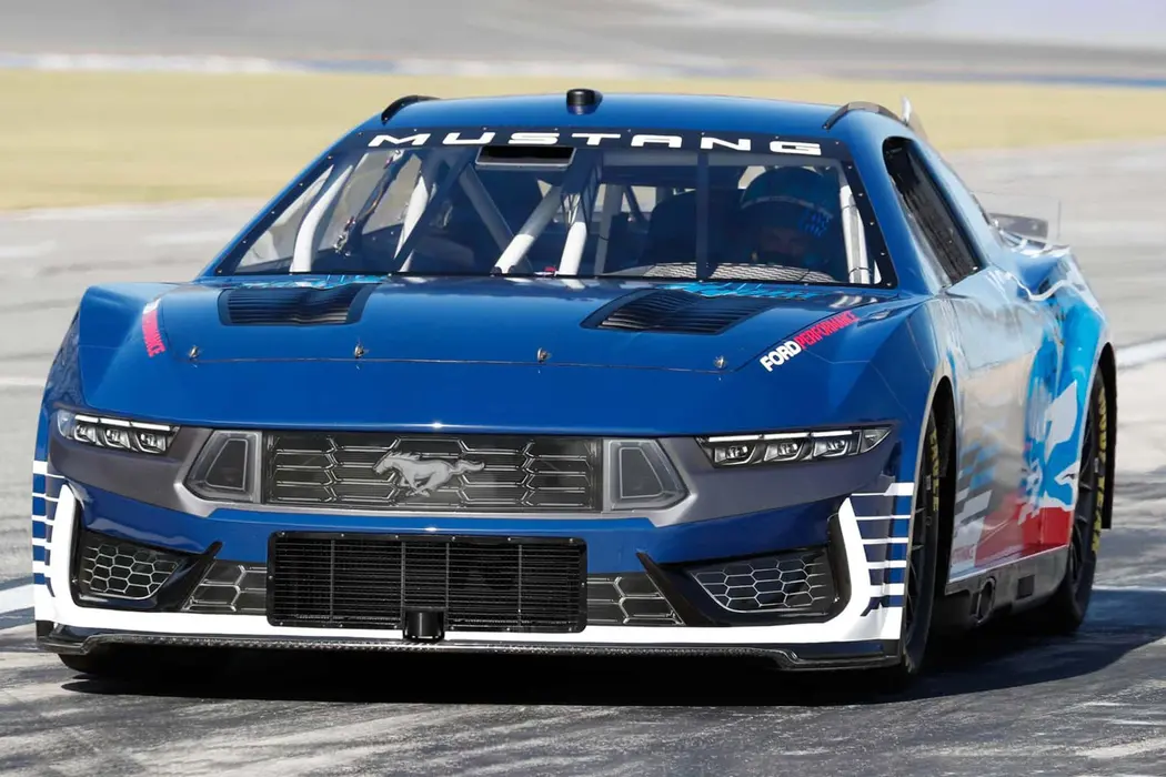 2024款 福特 NASCAR Cup Series Mustang Dark Horse 跑车壁纸