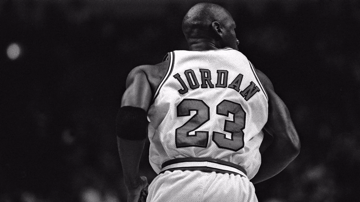 篮球飞人迈克尔·乔丹（Michael Jordan）高清桌面壁纸
