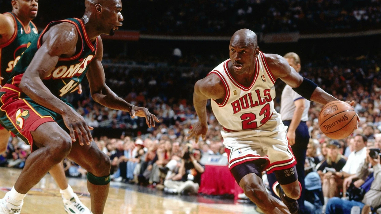 篮球飞人迈克尔·乔丹（Michael Jordan）高清桌面壁纸