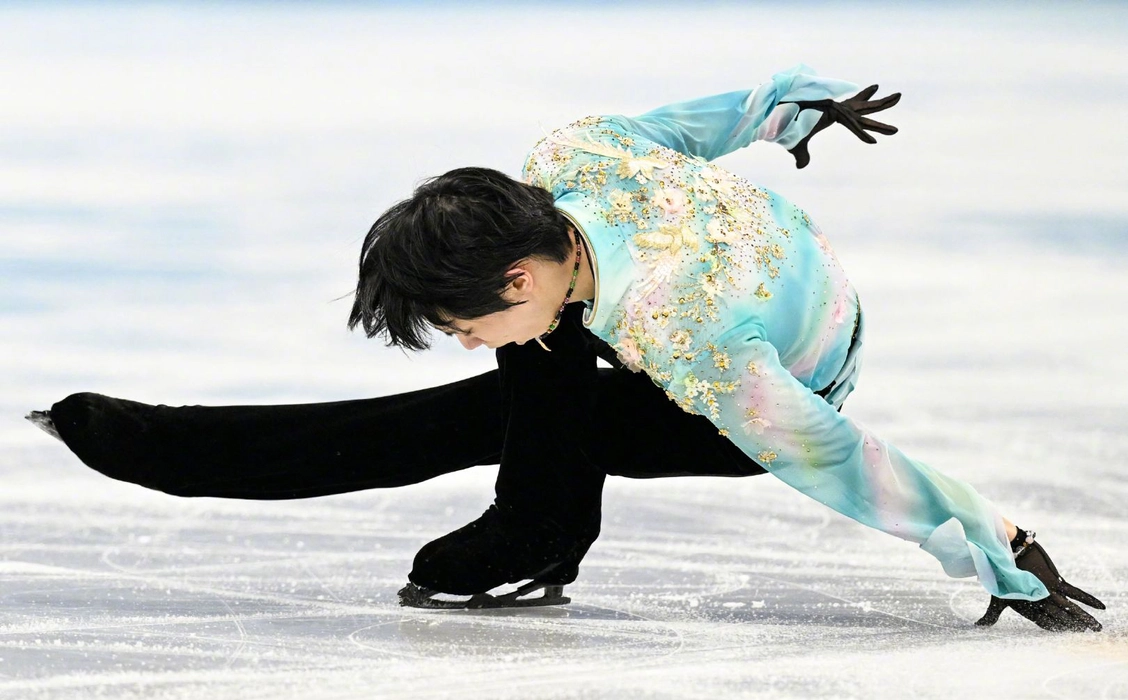 羽生结弦演绎天与地精彩图片