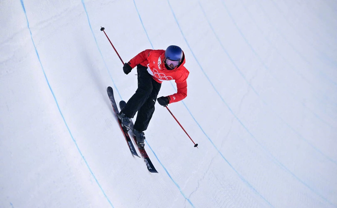 谷爱凌滑雪U型场冠军图片壁纸