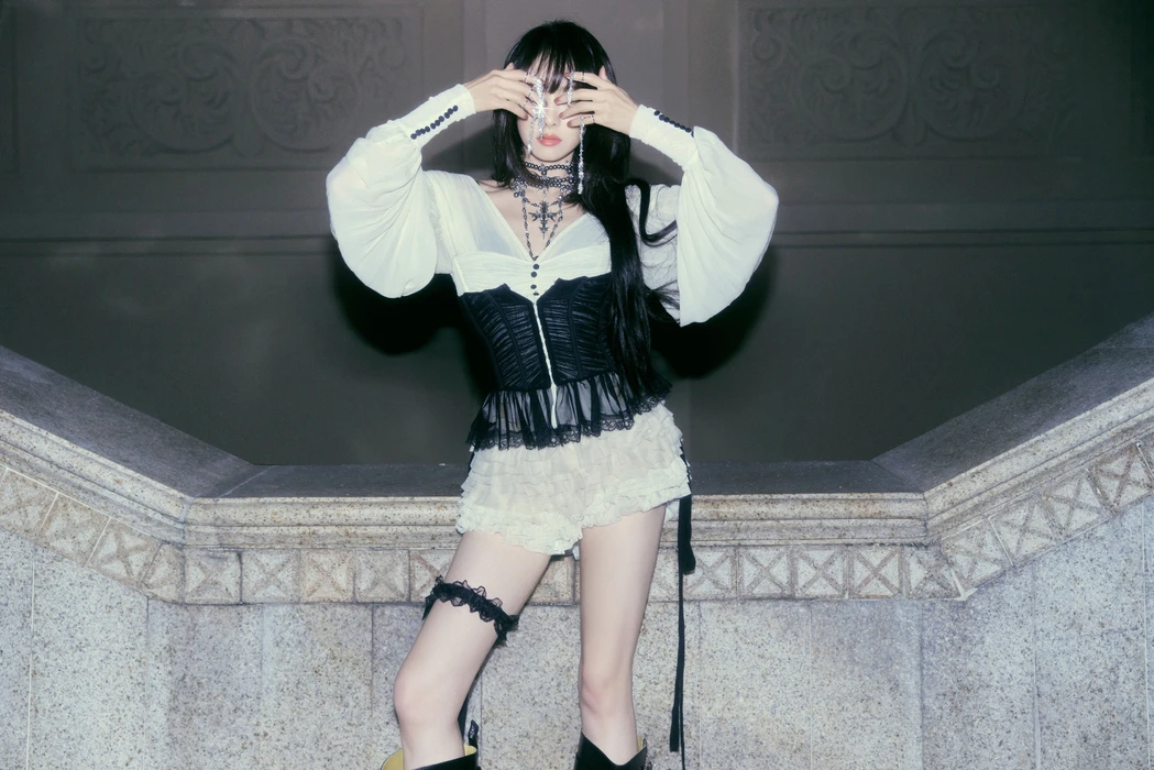 Victoria宋茜神秘哥特风写真图片壁纸