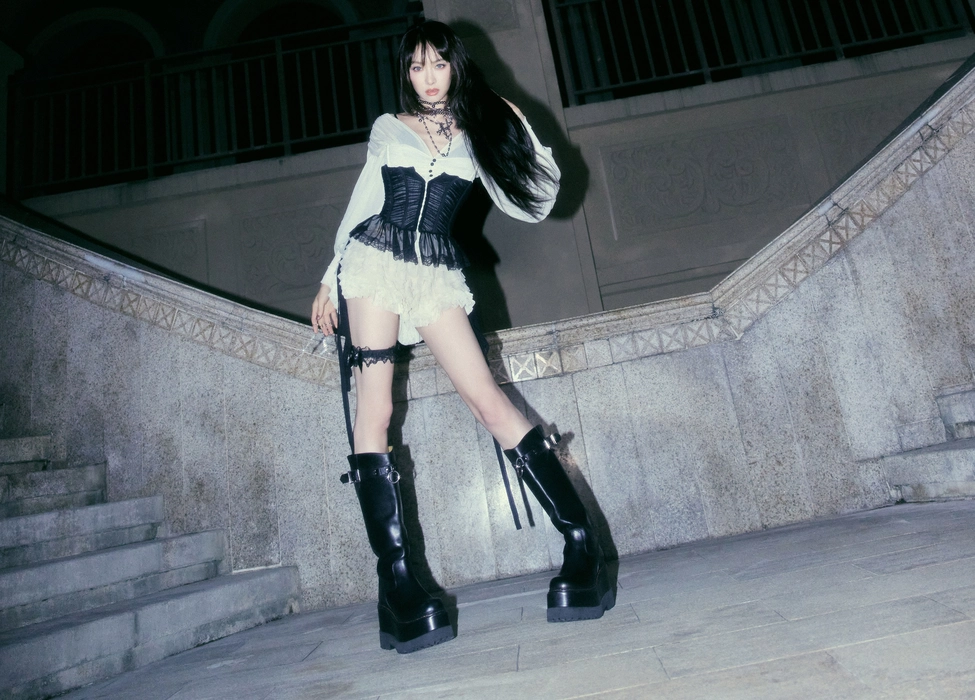 Victoria宋茜神秘哥特风写真图片壁纸