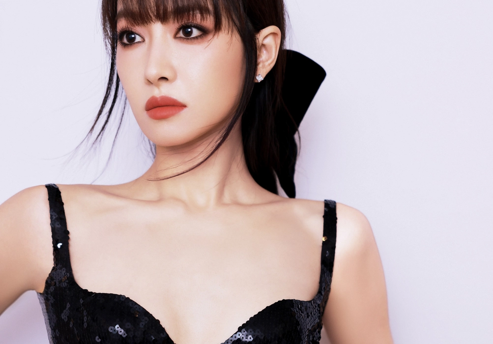 Victoria宋茜黑色亮片裙写真图片壁纸