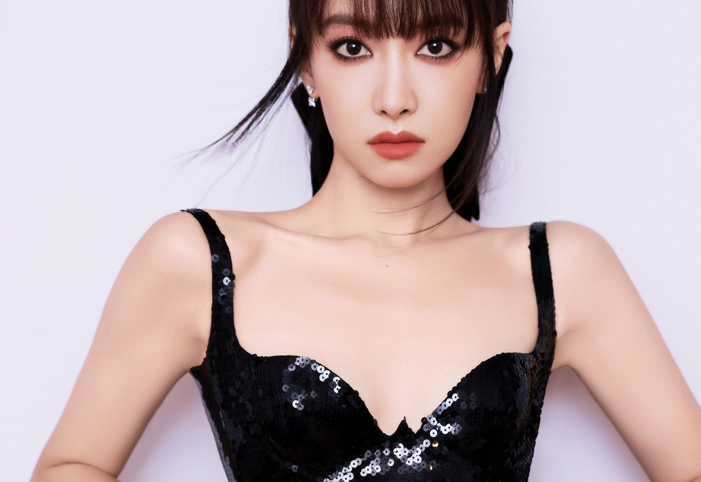 Victoria宋茜黑色亮片裙写真图片壁纸