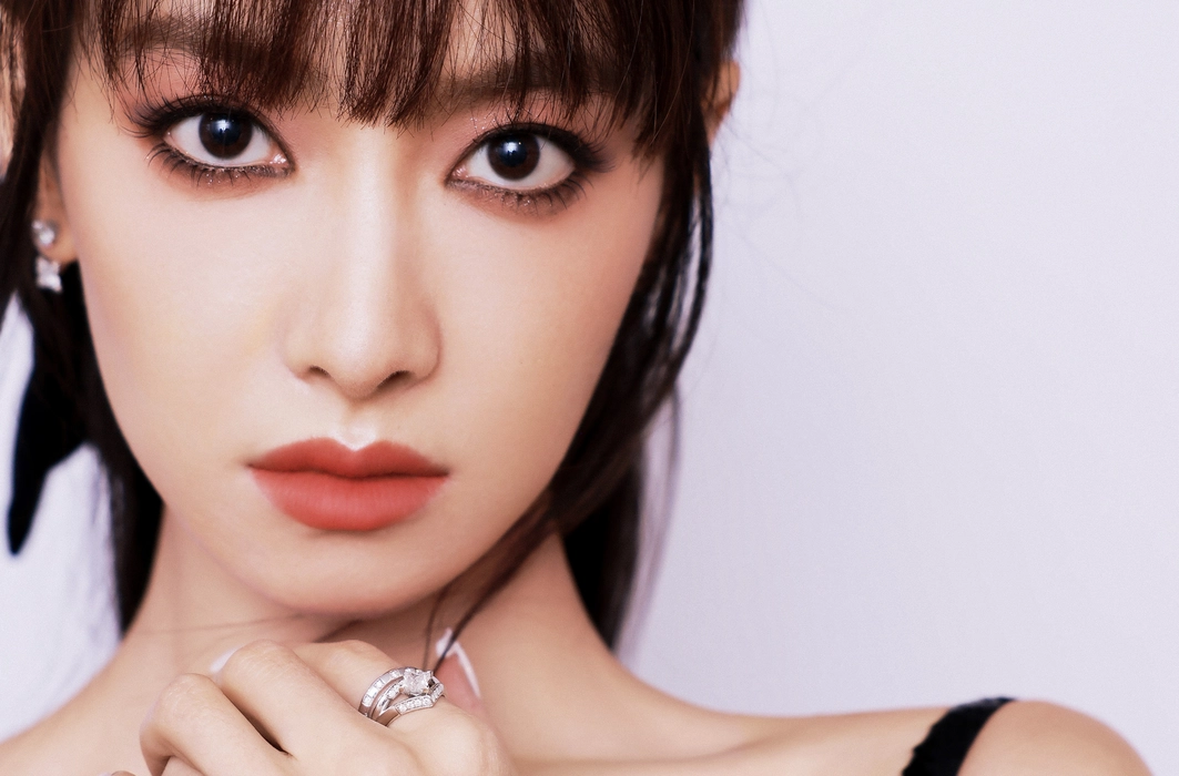 Victoria宋茜黑色亮片裙写真图片壁纸