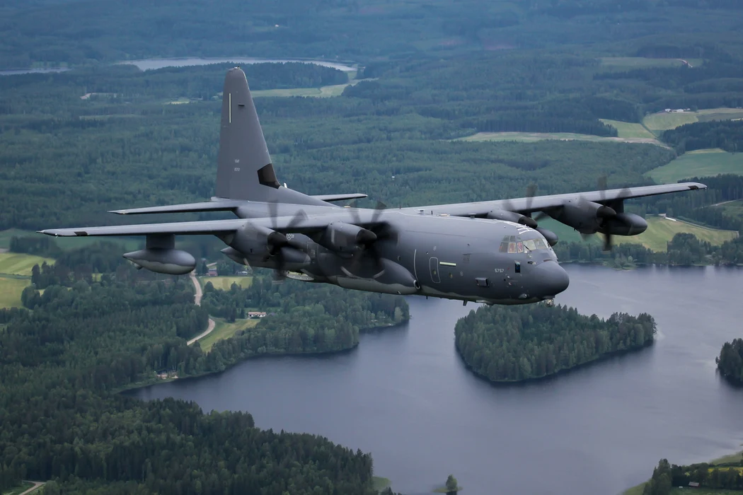 C-130运输机高清图片桌面壁纸