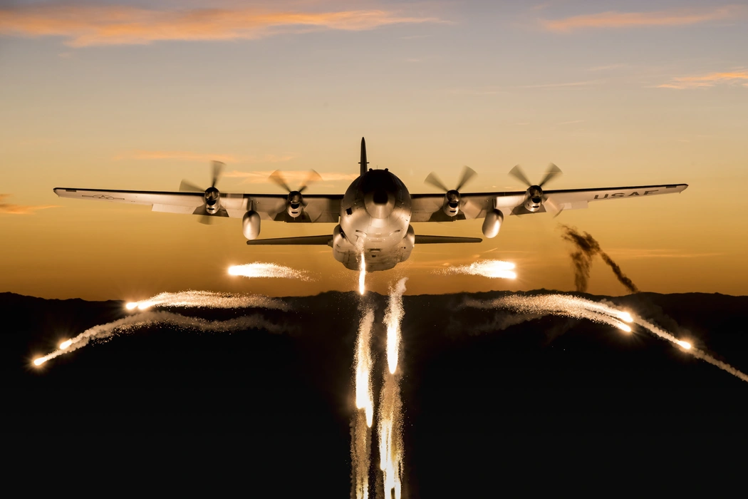 C-130运输机高清图片桌面壁纸