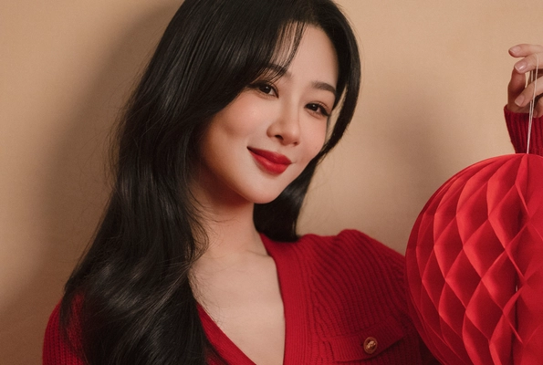 杨紫甜美红色毛衣写真图片壁纸
