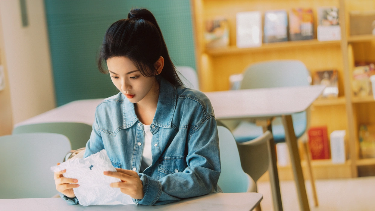 电视剧《如果奔跑是我的人生》杨超越饰陈若华剧照