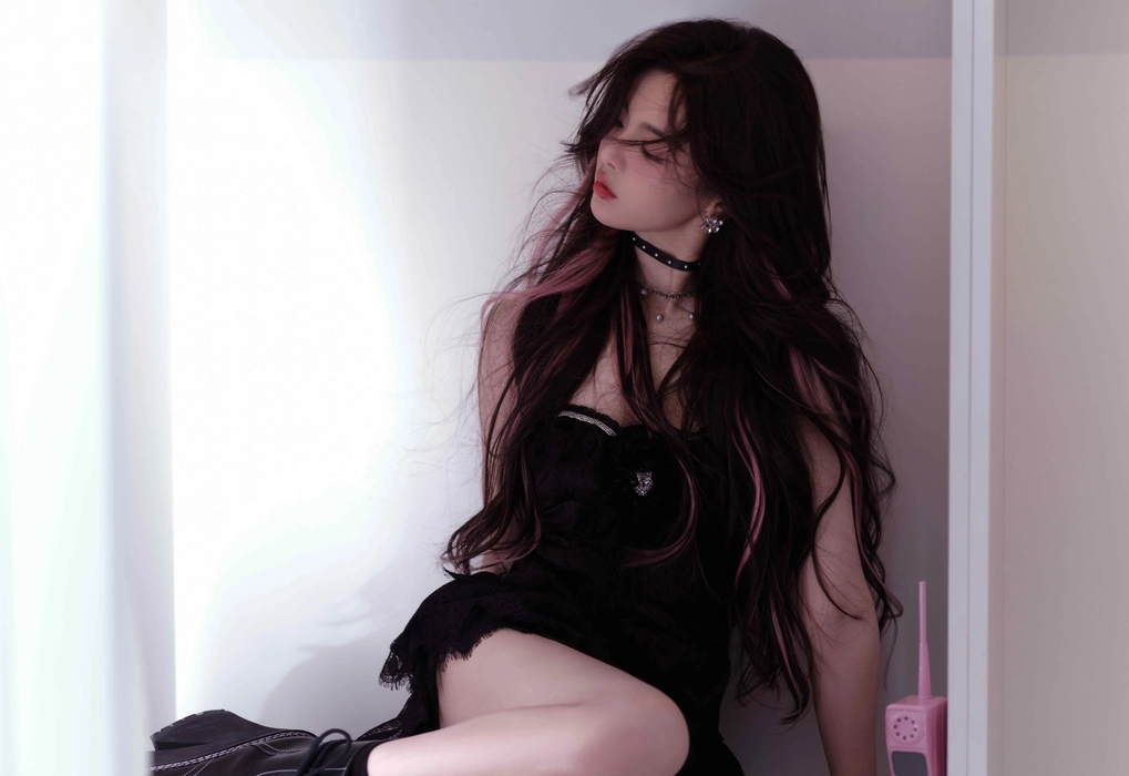 杨超越粉色梦境氛围感写真壁纸