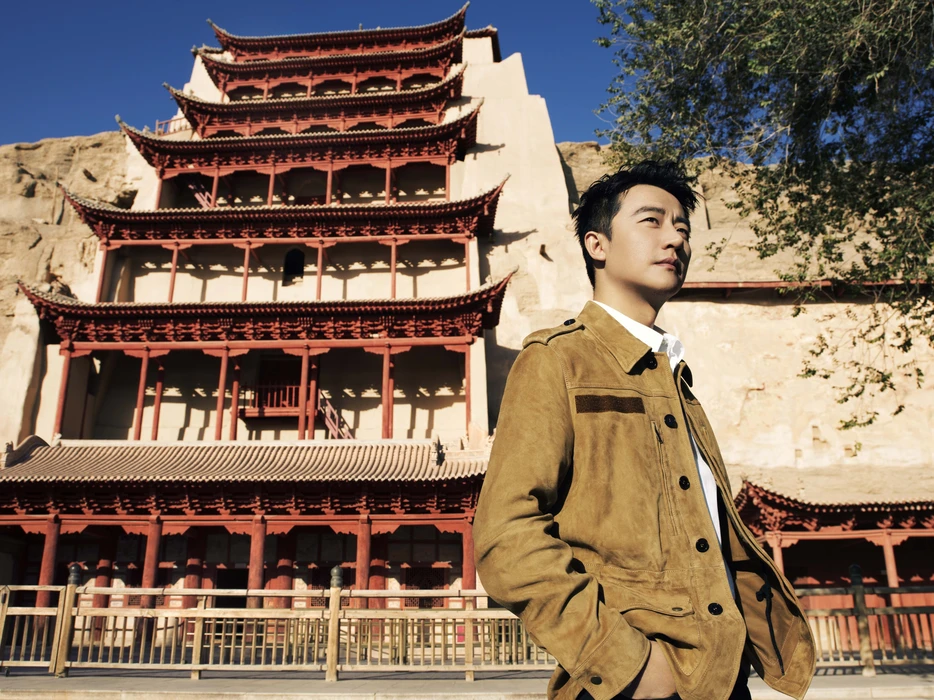 黄轩甘肃旅拍帅气写真图片壁纸