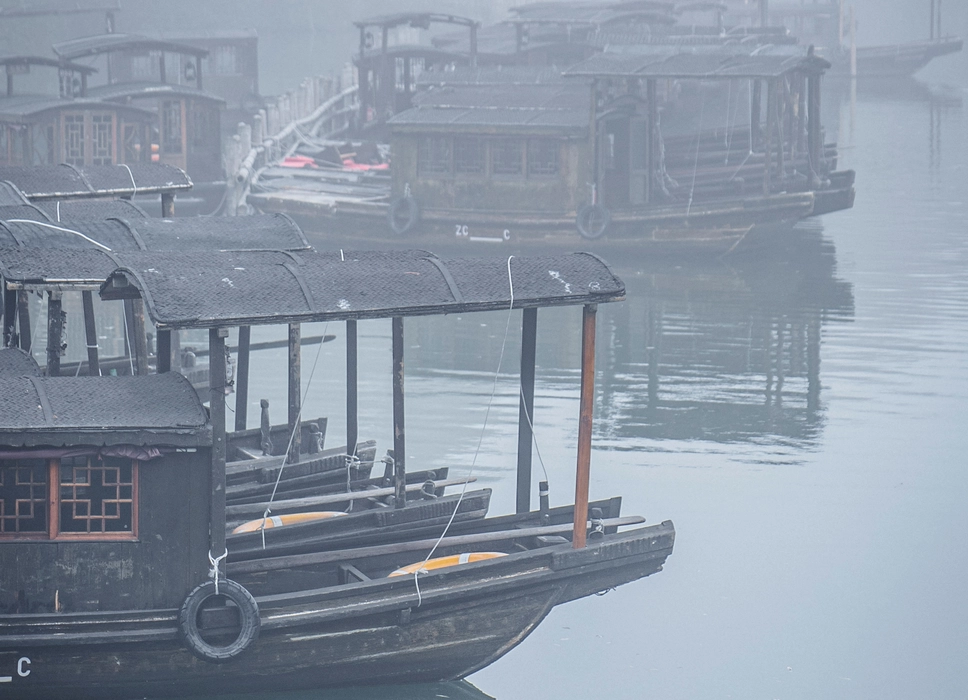大雾中的乌镇仙境旅游风景桌面