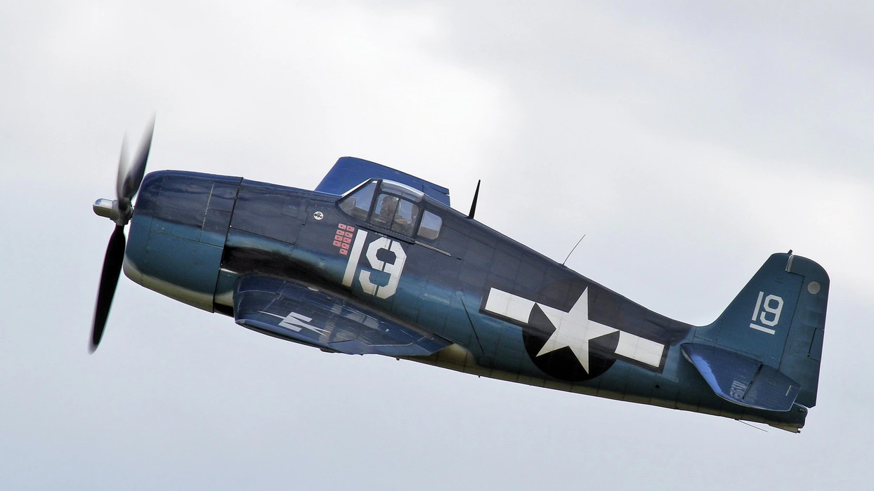 F6F地狱猫（Grumman F6F Hellcat）桌面壁纸