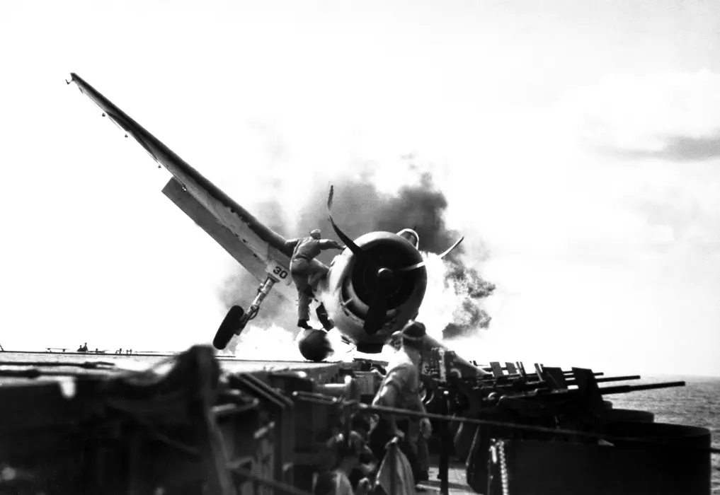 F6F地狱猫（Grumman F6F Hellcat）桌面壁纸
