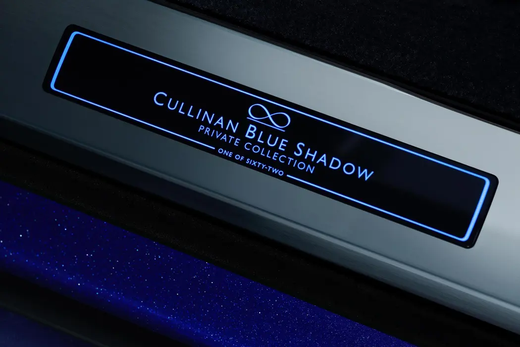 库里南Black Badge Blue Shadow图片壁纸