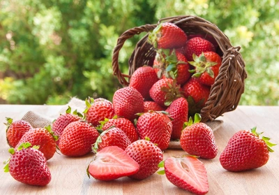 甜蜜诱人的草莓图片桌面壁纸