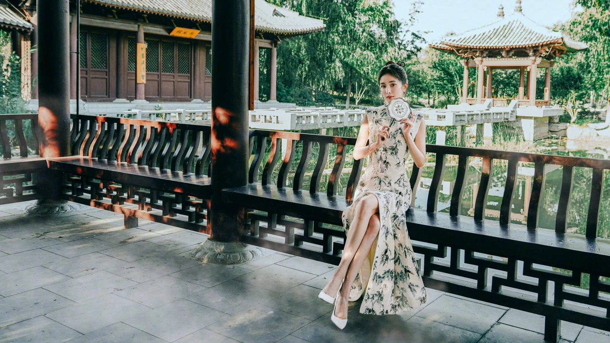 杨幂竹影旗袍氛围感写真图片壁纸