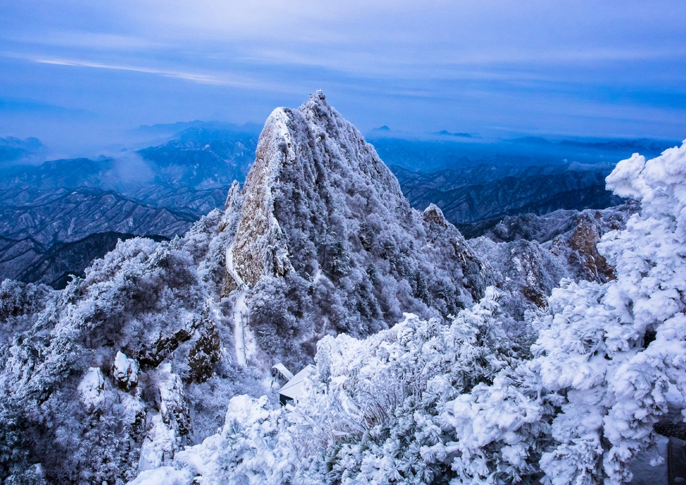 唯美仙境雪后老君山旅游风景桌面