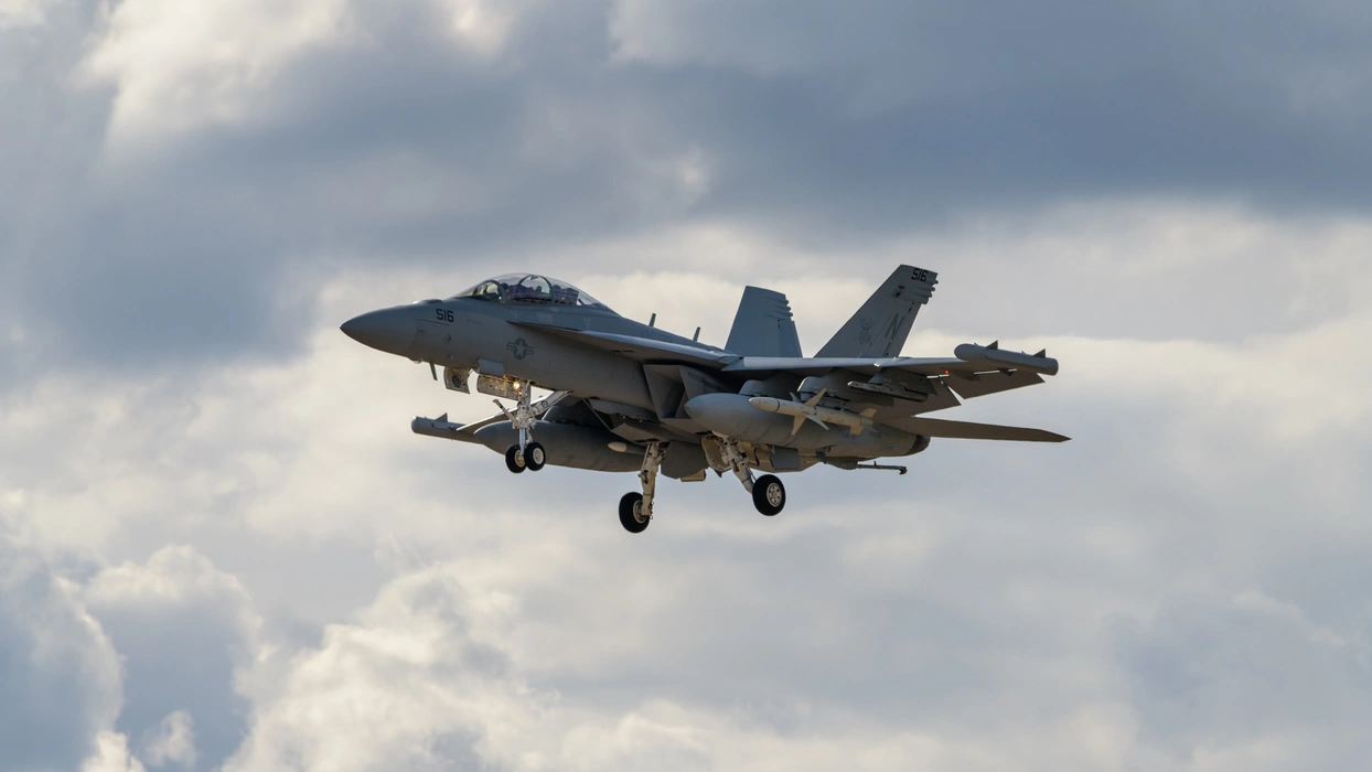 EA-18G电子战机图片桌面壁纸