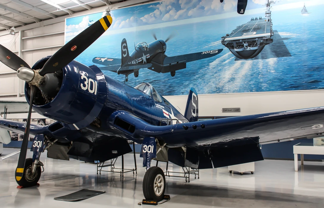 F4U海盗战斗机（Vought F4U Corsair）图片壁纸