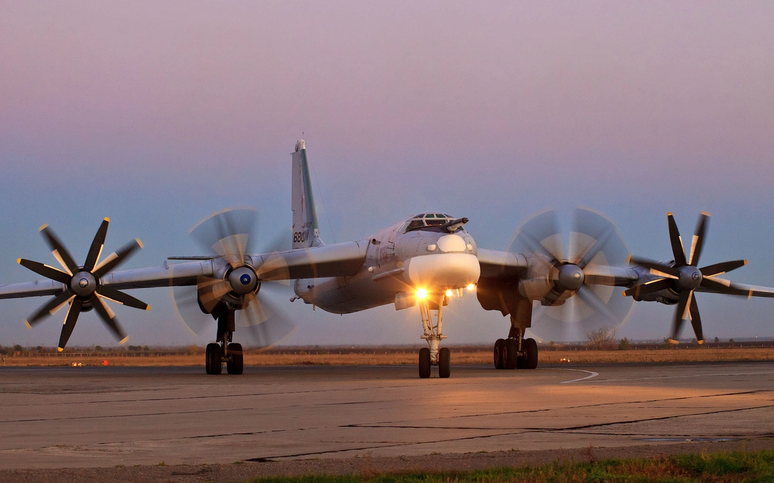 图-95轰炸机（TU-95）图片桌面壁纸