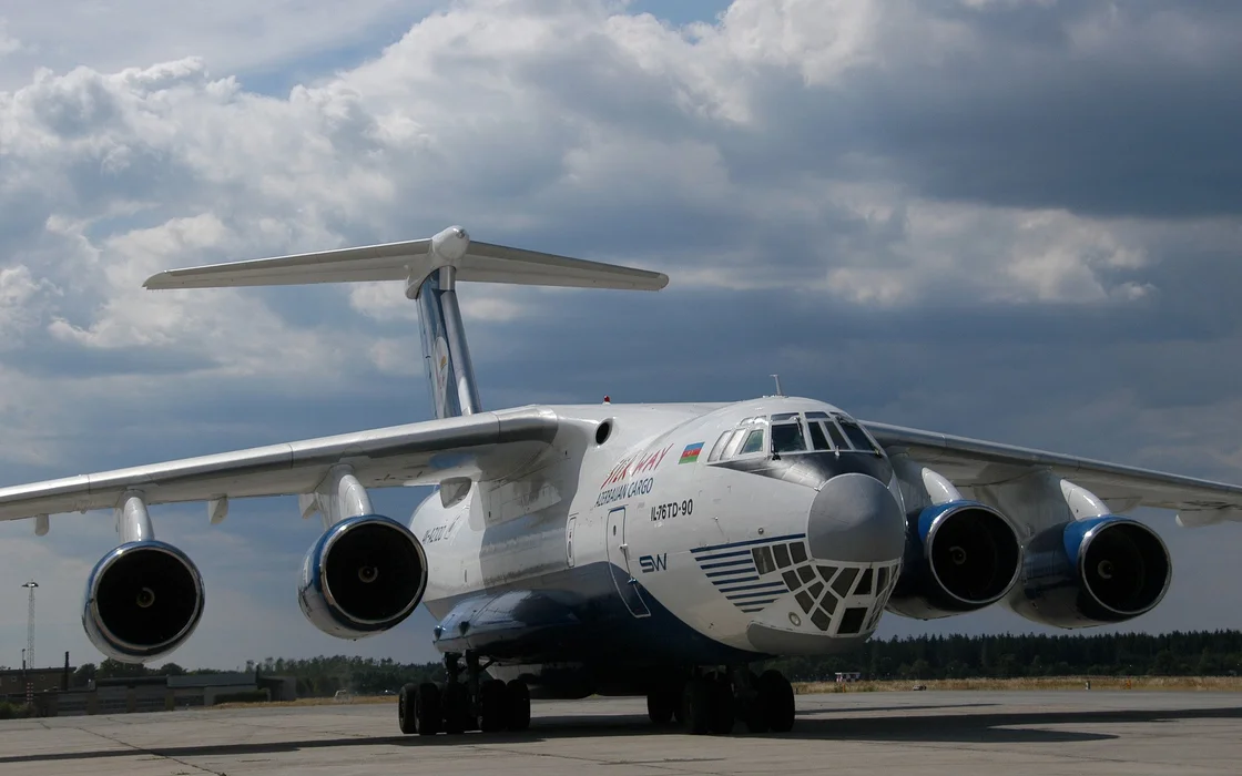伊尔-76运输机（Ilyushin Il-76）图片壁纸