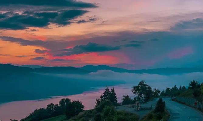 夕阳余晖映山河高清旅游风景桌面