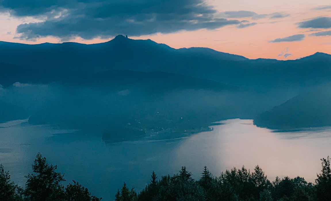 夕阳余晖映山河高清旅游风景桌面