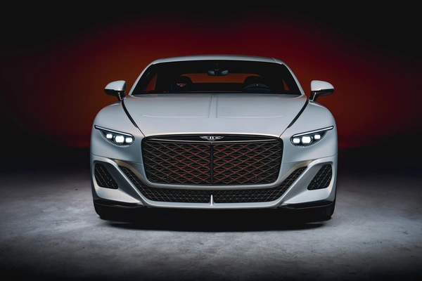 宾利Mulliner Batur汽车图片桌面壁纸