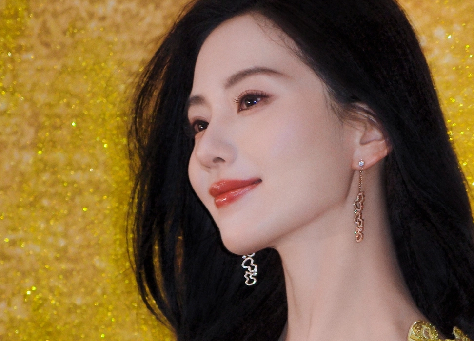 刘诗诗金色礼裙梦幻光影写真壁纸