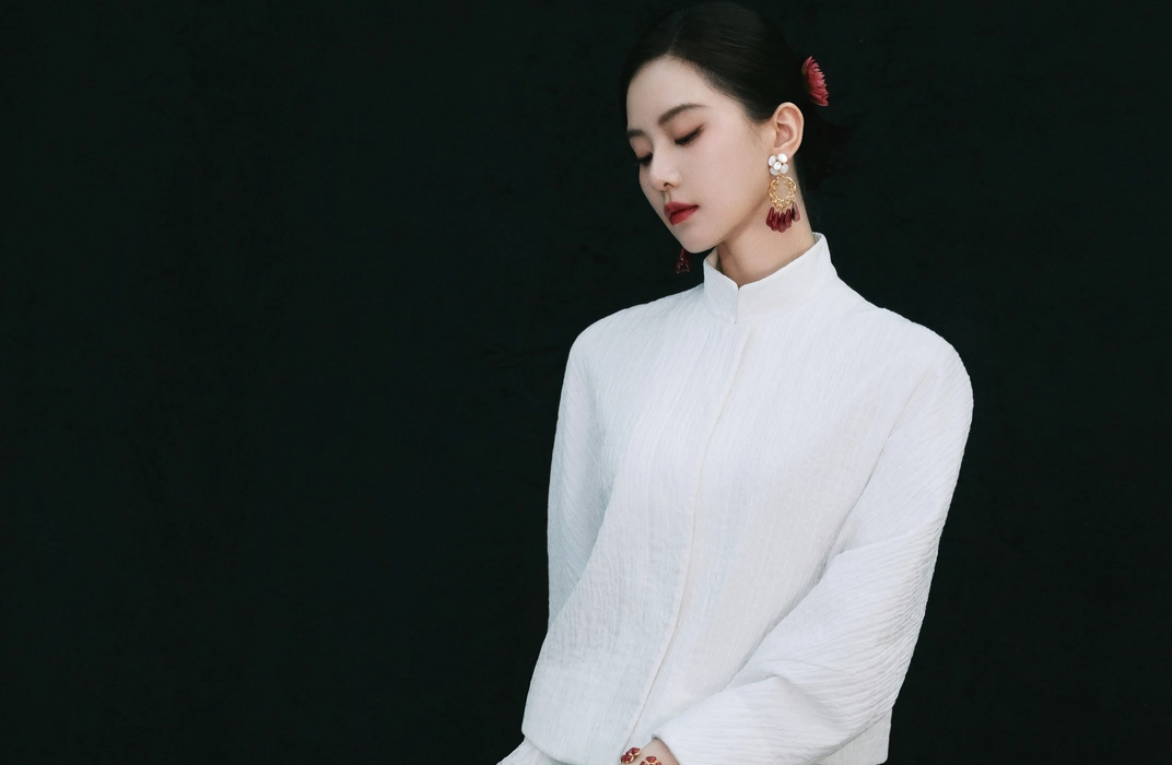 刘诗诗白色中式轻纱套装写真壁纸