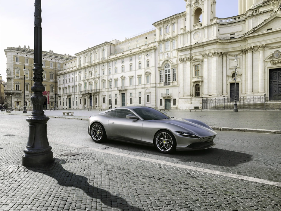 银色法拉利 Ferrari Roma 超跑图片壁纸
