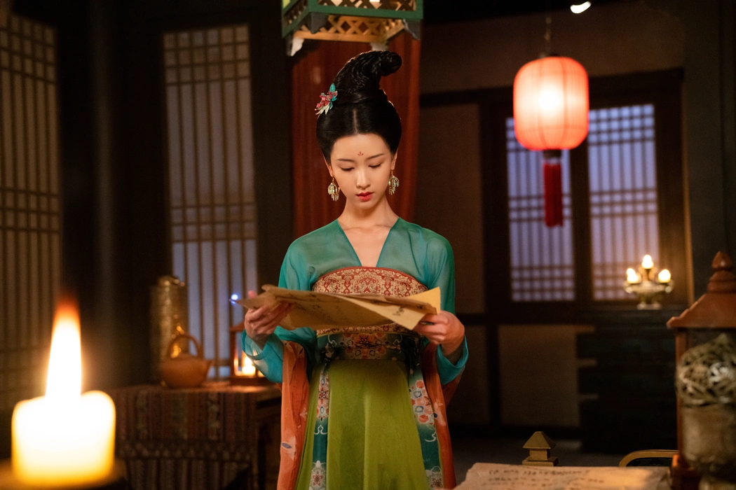 《大唐狄公案》陈都灵饰秋月绿衣古装剧照