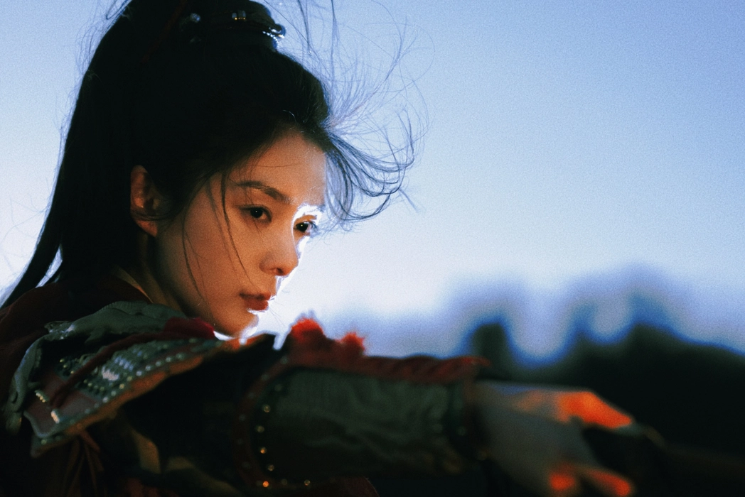 傅菁红衣女将军战损妆图片壁纸