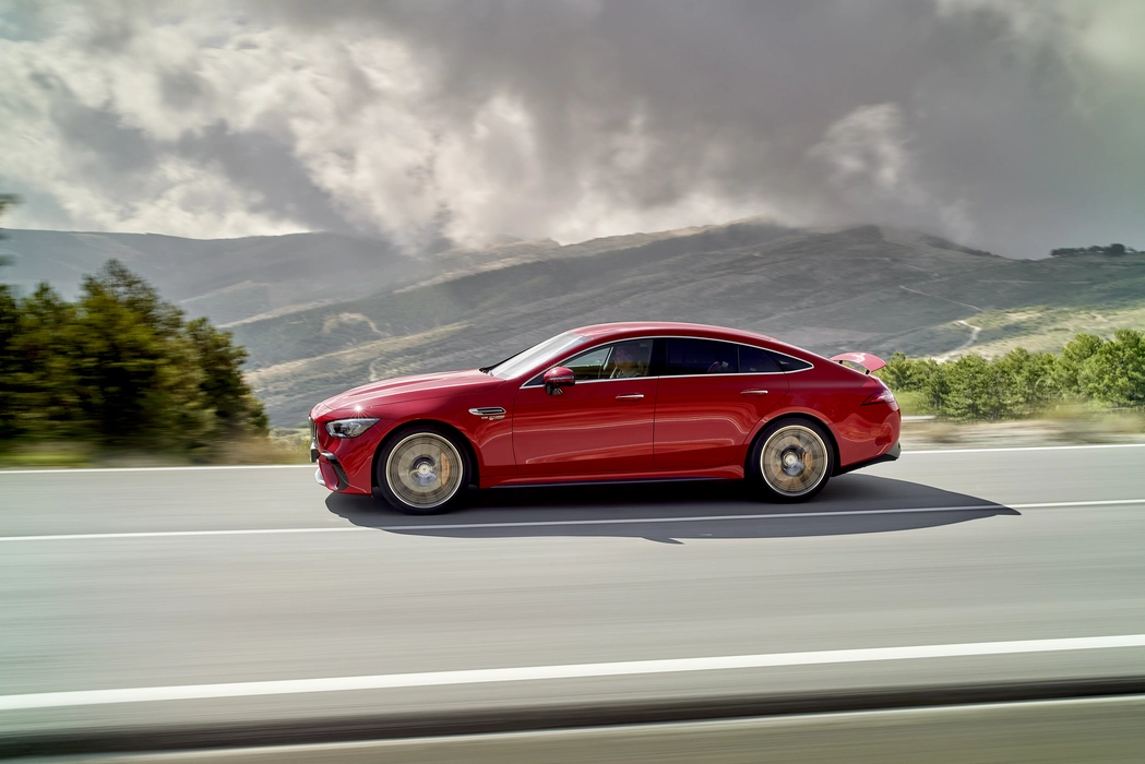 红色梅赛德斯 AMG GT 63 S 跑车壁纸