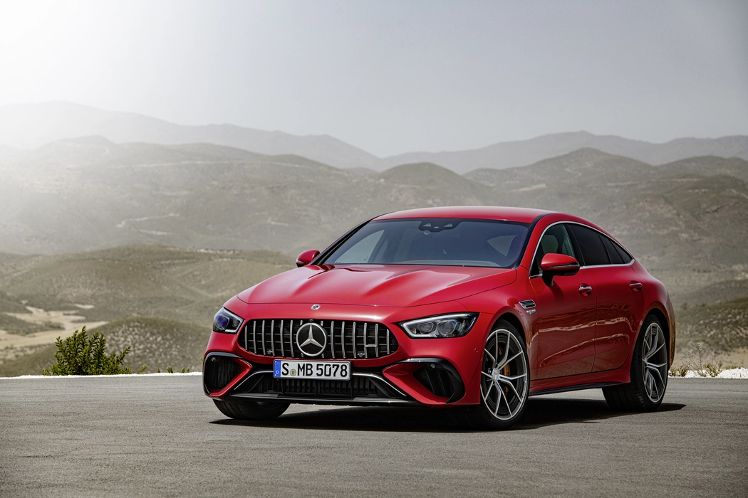红色梅赛德斯 AMG GT 63 S 跑车壁纸
