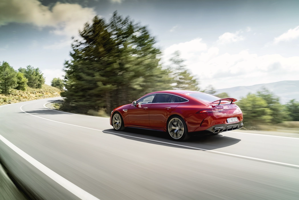 红色梅赛德斯 AMG GT 63 S 跑车壁纸