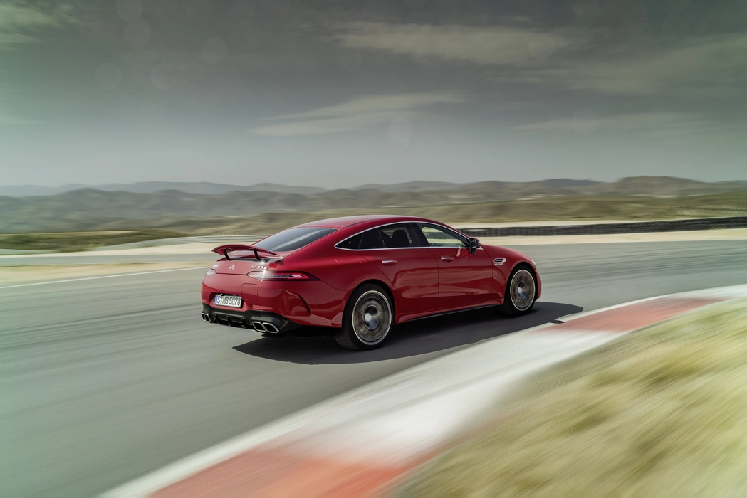 红色梅赛德斯 AMG GT 63 S 跑车壁纸