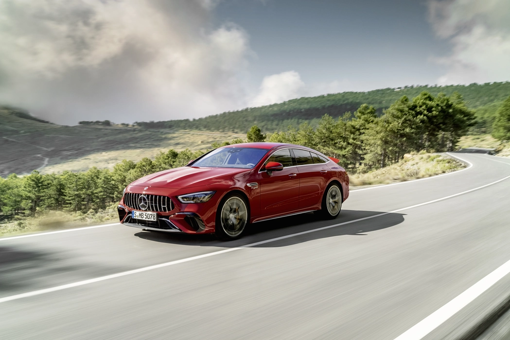 红色梅赛德斯 AMG GT 63 S 跑车壁纸