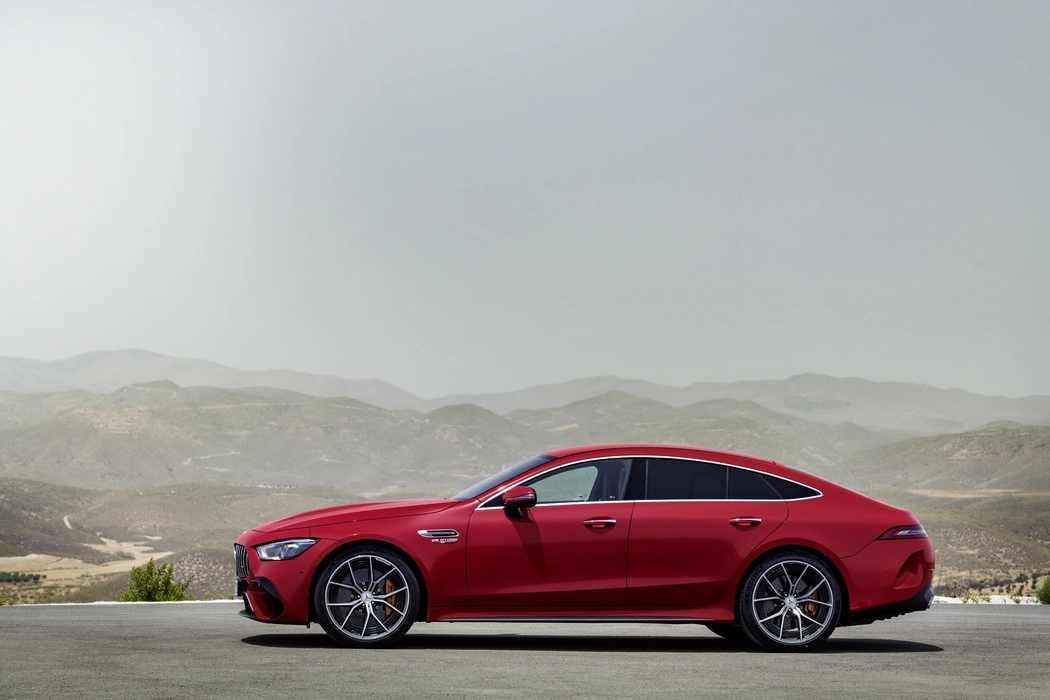 红色梅赛德斯 AMG GT 63 S 跑车壁纸