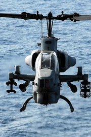 AH-1W超级眼镜蛇武装直升机壁纸