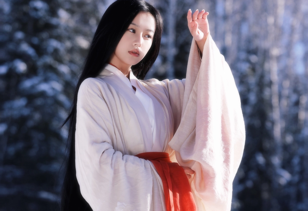 包上恩雪中白袍古装造型写真壁纸