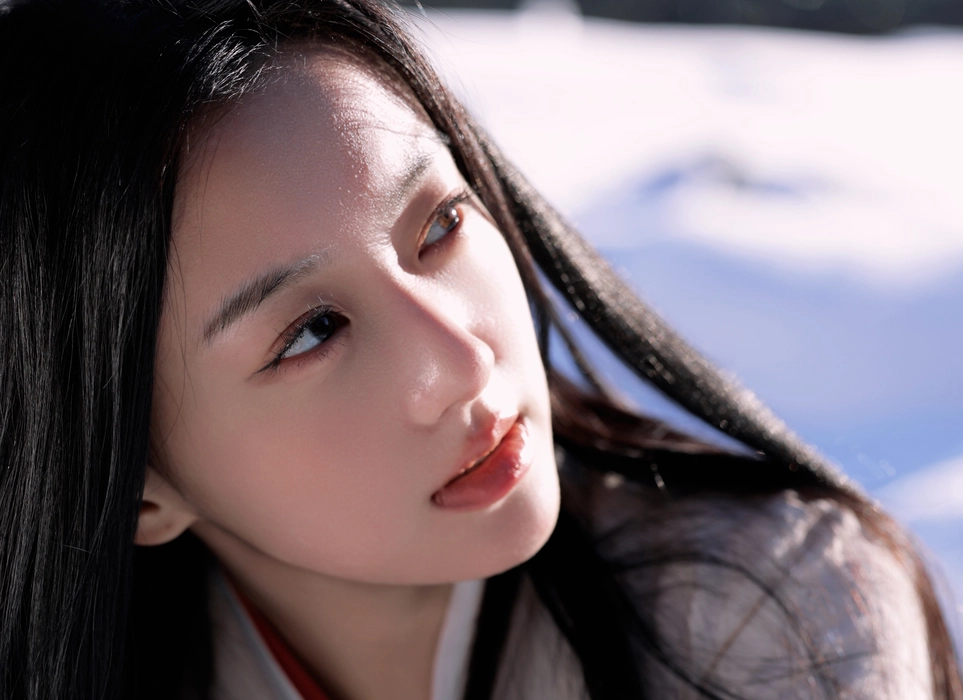 包上恩雪中白袍古装造型写真壁纸