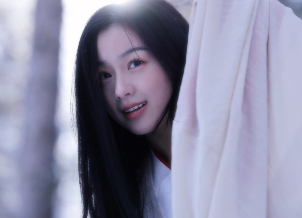 包上恩雪中白袍古装造型写真壁纸