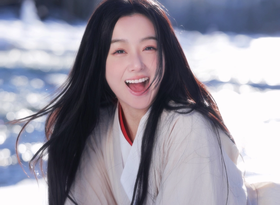 包上恩雪中白袍古装造型写真壁纸