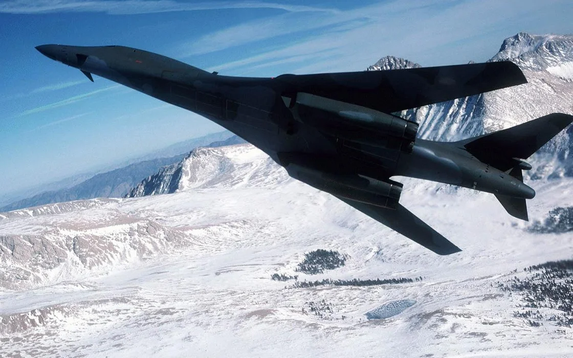 B-1轰炸机（B-1 bomber）图片桌面壁纸（一）