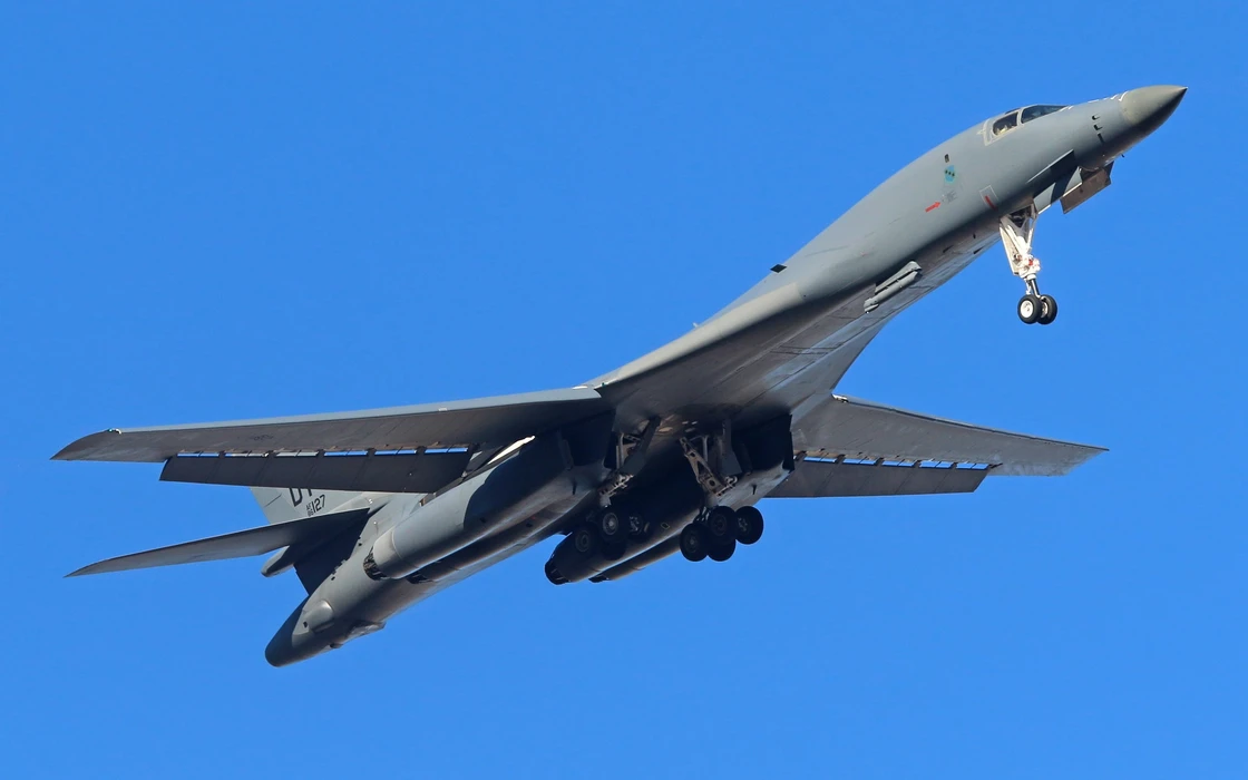B-1轰炸机（B-1 bomber）图片桌面壁纸（一）